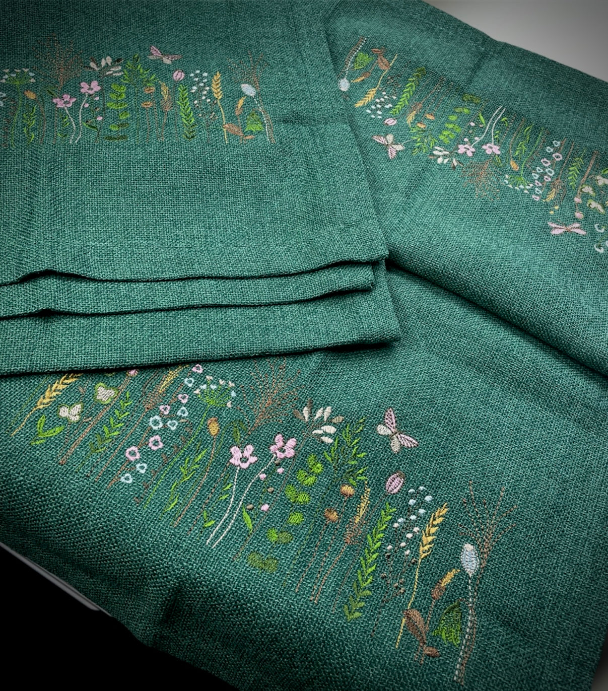 Embroidered Wildflowers Burlap Table Runner (Dark Green)